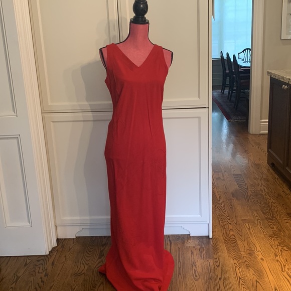 Red Dress-elegant and willowy - Picture 2 of 5